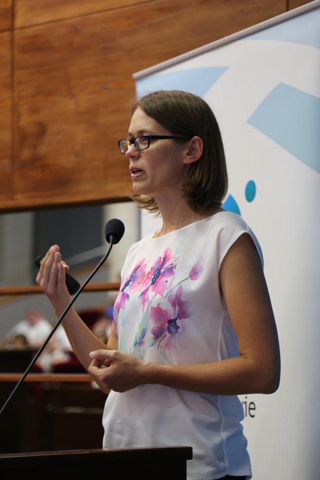 Małgorzata Kawalec- koordynatorka projektu wymienia efekty realizacji projektu wspierającego podkarpackie szkolnictwo zawodowe podczas konferencji podsumowującej Podkarpacie Stawia Na Zawodowców
