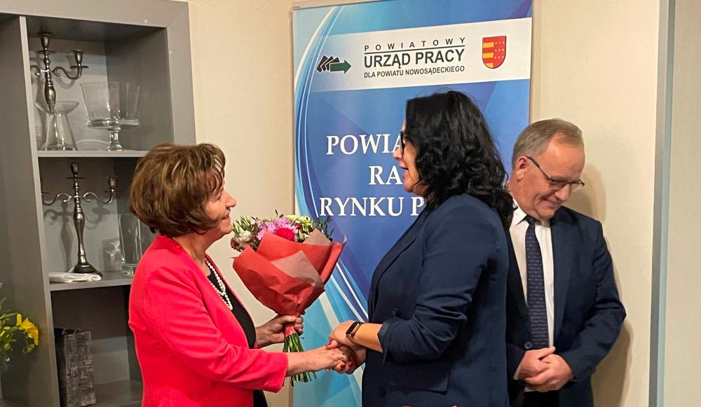 Zdjęcie galerii artykułu: Gratulacje dla Pani Dyrektor PUP dla PN - Gratulacje dla Pani Dyrektor PUP dla PN