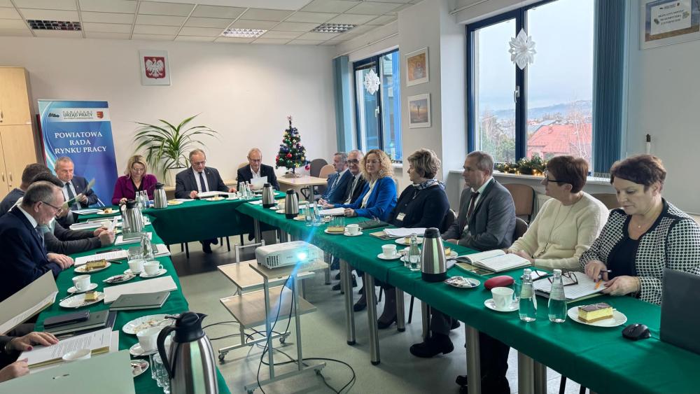Zdjęcie galerii artykułu: Posiedzenie XIII Powiatowej Rady Rynku Pracy z dnia 08.01.2025 - Posiedzenie Powiatowej Rady Rynku Pracy - 4